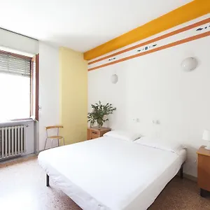  Hostel Ostellolinda Italy
